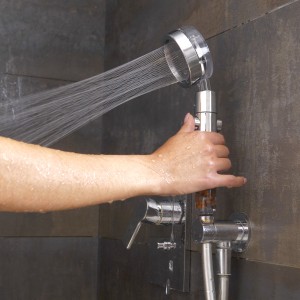 Pommeau de douche filtrant économie d'eau avec jet massant Jetstream